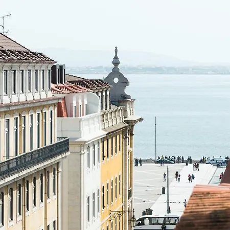 Plum Guide - Jupiter Rising * Lisboa